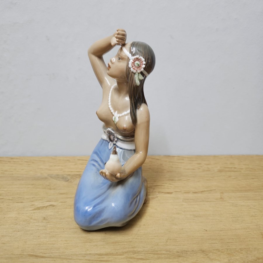Dahl Jensen Porzellanfigur – Hawaiimädchen mit Vogel – Form 1268 – 1. Wahl