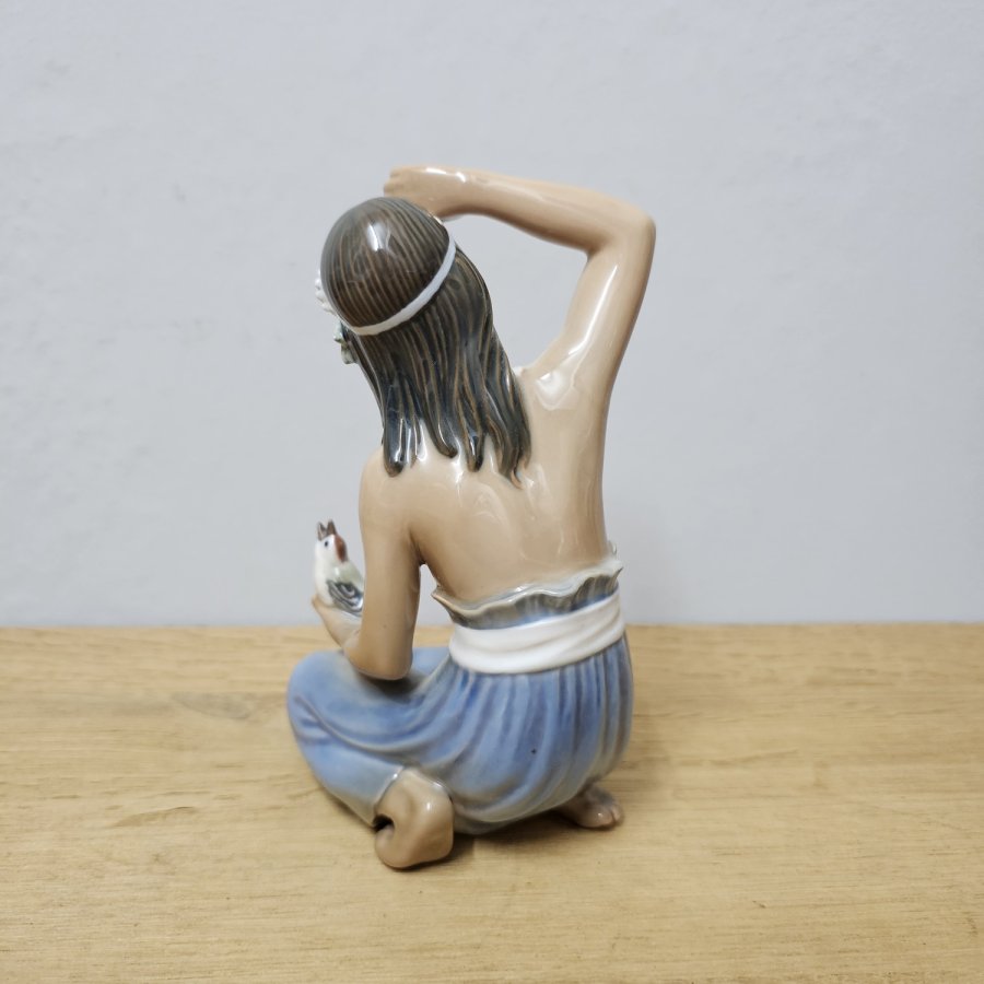 Dahl Jensen Porzellanfigur – Hawaiimädchen mit Vogel – Form 1268 – 1. Wahl