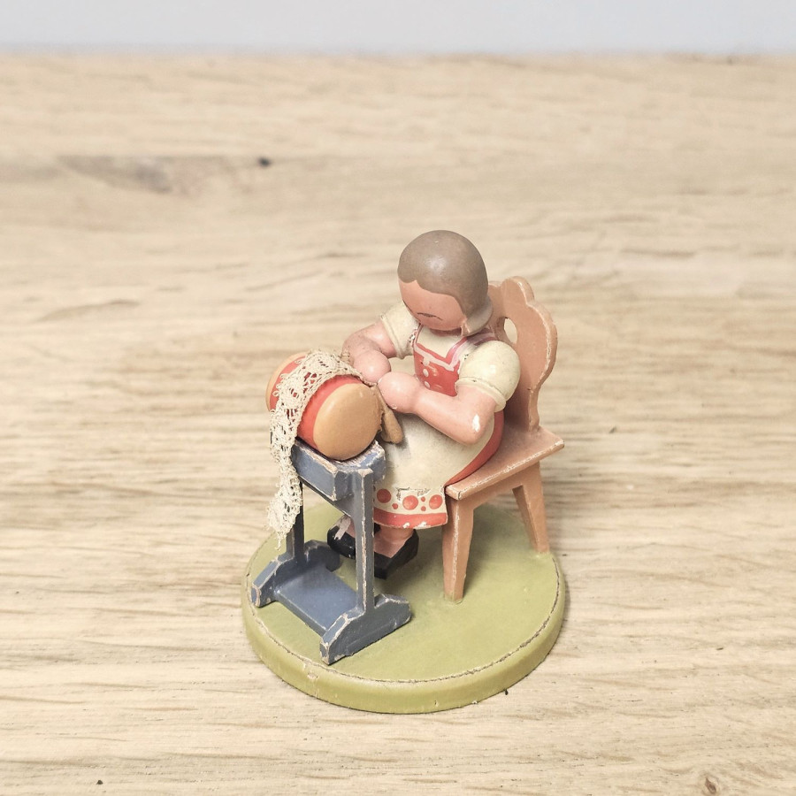 Erzgebirge Klöppelfrau · Leichsenring · Handarbeit · Holzfigur · 1940er–50er