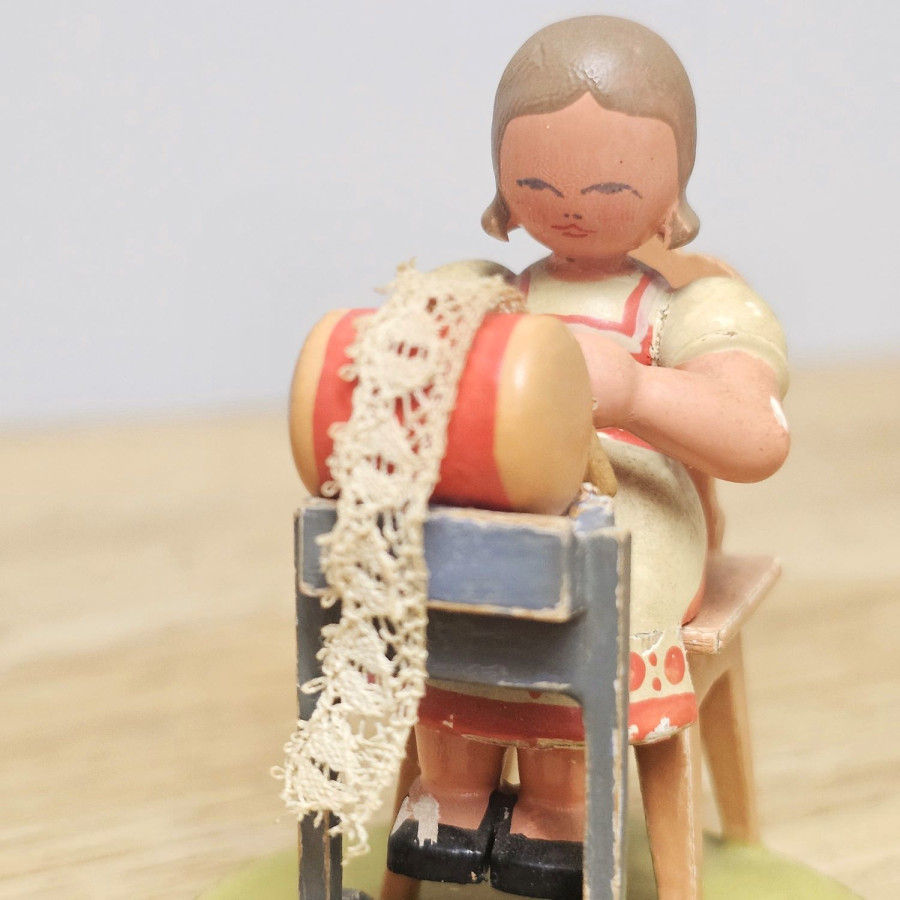 Erzgebirge Klöppelfrau · Leichsenring · Handarbeit · Holzfigur · 1940er–50er