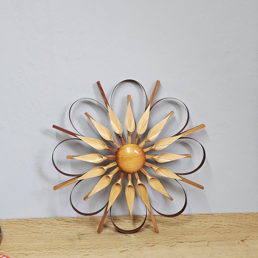 Große DDR Spanblume / Spanstern • Erzgebirge Spanschmuck • Wanddeko aus Holzspan (1960er)