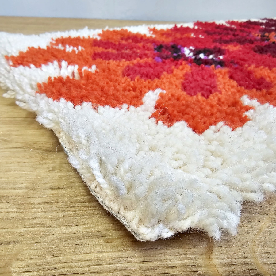 70er Jahre Wandteppich Handgeknüpft – Orange, Rot & Creme