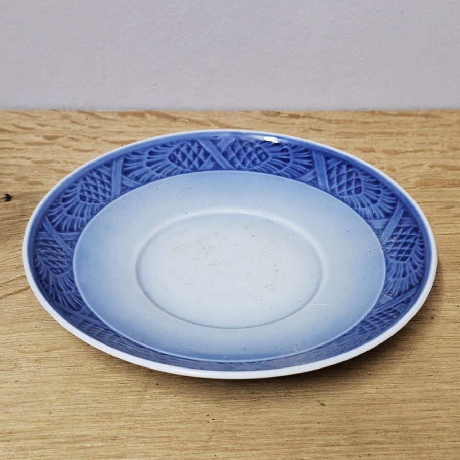 Royal Copenhagen Weihnachtstasse mit Untertasse, 1979 – „Choosing the Christmas Tree“