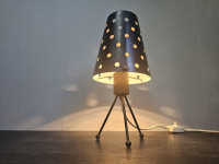 Midcentury Tripot Tischleuchte aus den 50er-60er Jahren mit Metallschirm
