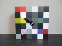Design Wanduhr von Remember Design , Quadrate Dekor aus den 80er Jahren