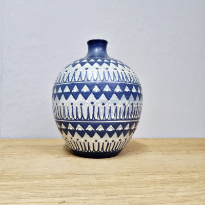 Handbemalte Studio Keramikvase – blau-weiß,  ca. 17 cm