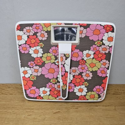 Vintage 1970s Bathroom Scale – Flower Power Floral Design with Carrying Handle
