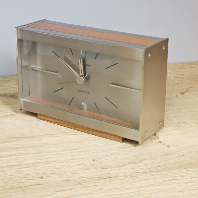 Junghans Tischuhr 60er Jahre – Edelstahl & Teak, Mid-Century Quarz