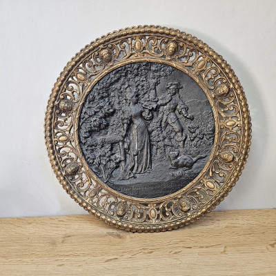 Relief-Wandteller „Trompeter von Säckingen – Die Überraschung“