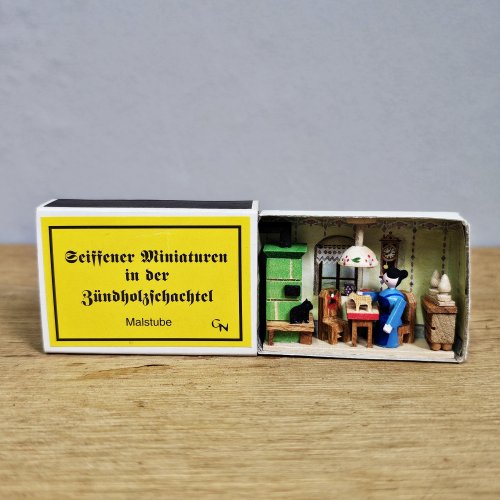 Seiffener Miniaturen in der Zündholzschachtel – Motiv „Malstube“, Erzgebirge Neuber